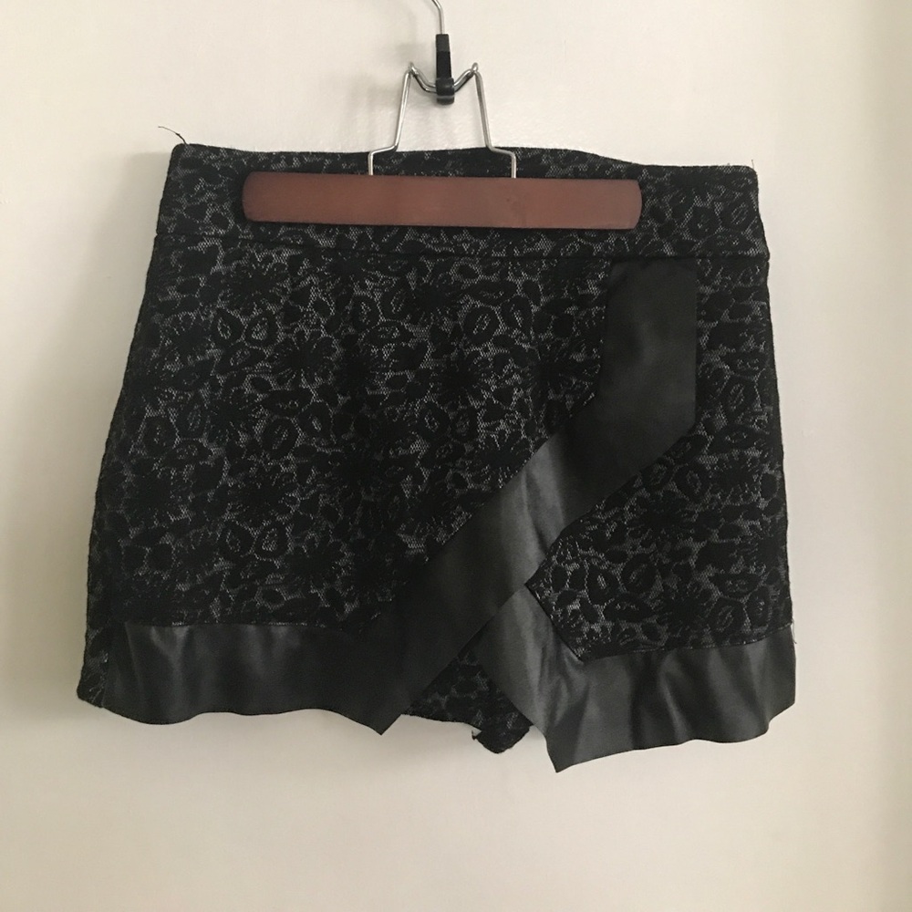 Valia skort